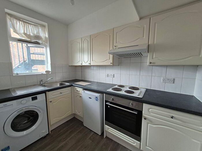 2 Bedroom Flat To Rent In High Street, London, SE25