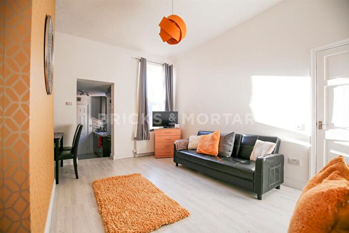 3 Bedroom Flat To Rent In Biddlestone Road, Newcastle Upon Tyne, NE6