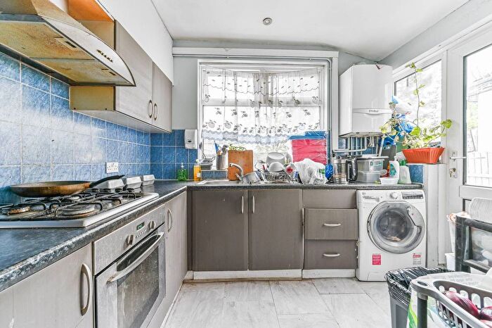 3 Bedroom Detached House For Sale In Haslemere Road, Thornton Heath, CR7