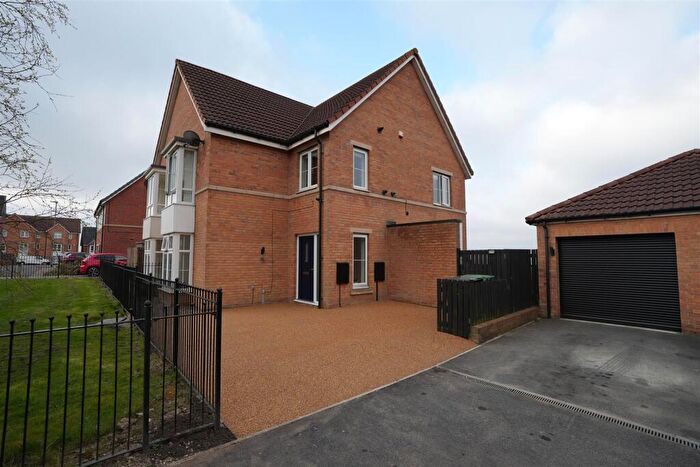 3 Bedroom Semi-Detached House For Sale In Tailor Close, Scholes, Cleckheaton, BD19