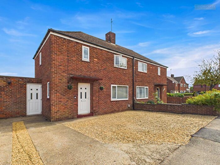 3 Bedroom Semi-Detached House For Sale In Reeves Way, Peterborough, PE1
