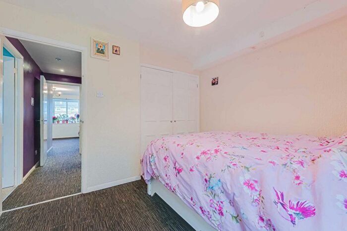 2 Bedroom Flat For Sale In Kent View Road, Basildon, SS16