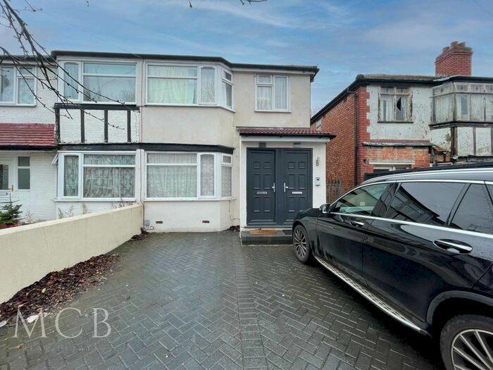 2 Bedroom Flat To Rent In Whittington Ave, Hayes, UB4