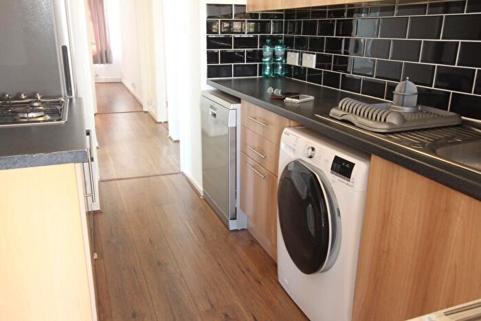 2 Bedroom Flat To Rent In The Broadway, Eastbourne, BN22