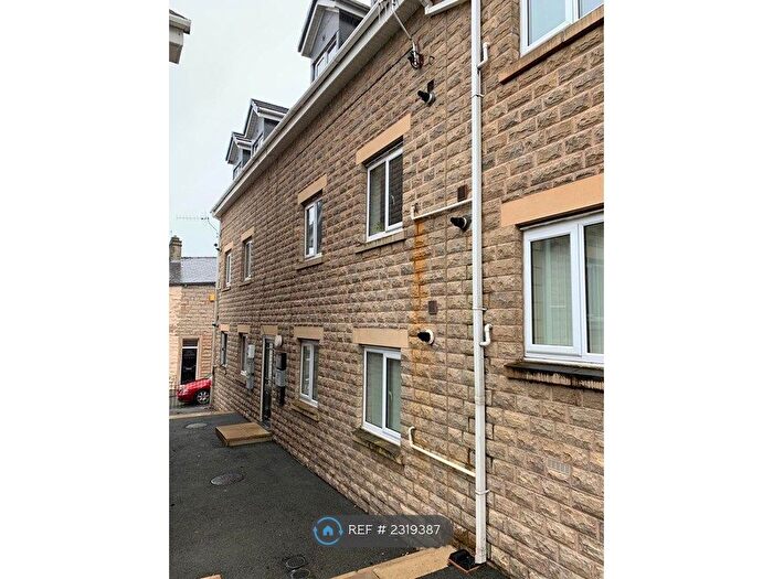 2 Bedroom Flat To Rent In Imperial Court, Burnley, BB12