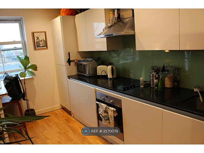 2 Bedroom Flat To Rent In Stoke Newington High Street, London, N16