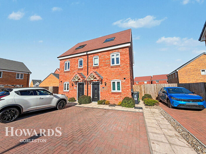 3 Bedroom Semi Detached House For Sale In Wiltshire Drive, Bradwell, NR31