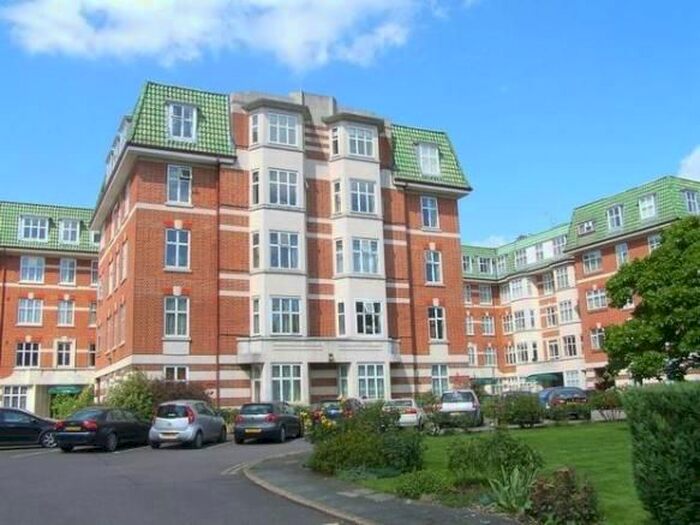 4 Bedroom Flat To Rent In Haven Green Court, Ealing, W5