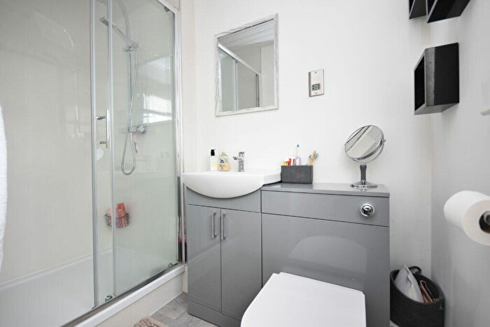 3 Bedroom Semi-Detached Villa For Sale In Bell View, Newmains, ML2