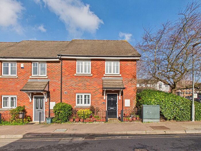 3 Bedroom End Terrace House For Sale In Cameron Road, Chesham, Buckinghamshire, HP5