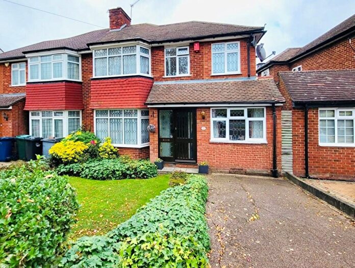3 Bedroom Semi-Detached House For Sale In Francklyn Gardens, Edgware, HA8