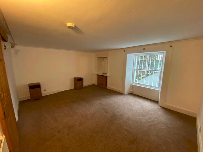 2 Bedroom Flat To Rent In Colinton Road, Bruntsfield, Edinburgh, EH10