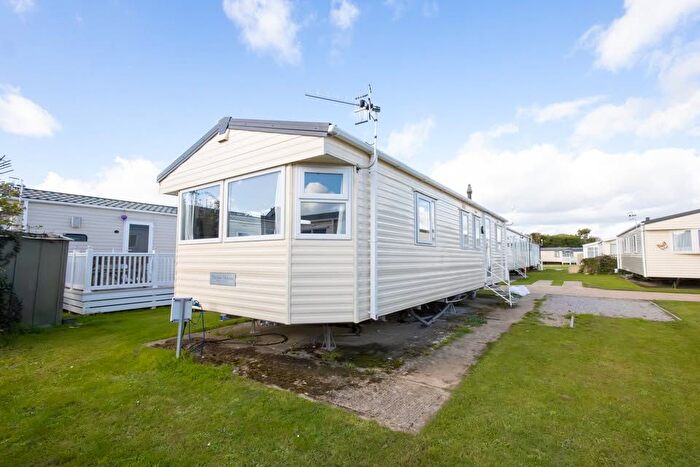3 Bedroom Park Home For Sale In Manor Road, Hayling Island, Hampshire, PO11