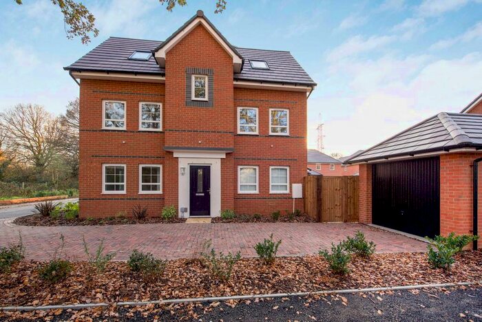 4 Bedroom Semi-Detached House To Rent In Blackbess Lane, Eldebury Place, Chertsey, KT16