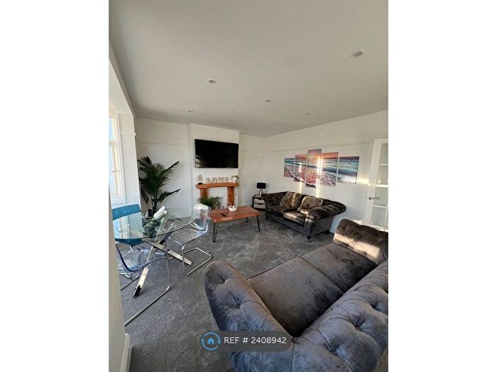 2 Bedroom Flat To Rent In London Road, Hadleigh, Benfleet, SS7