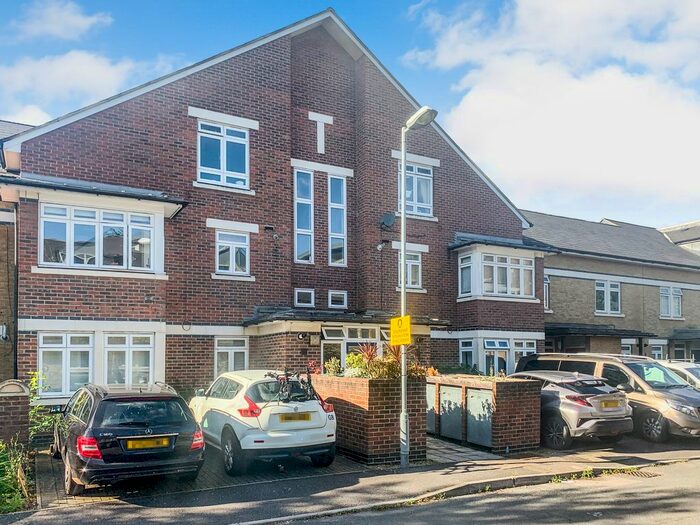 2 Bedroom Flat To Rent In Elgin Avenue, London W12