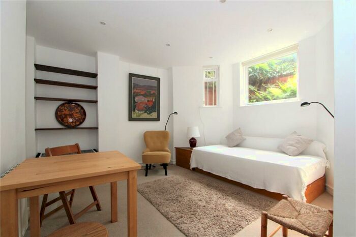 Apartment To Rent In Basement Flat, Woodland Rise, Muswell Hill, N10