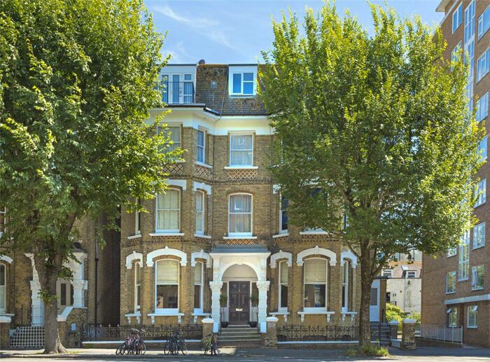2 Bedroom Apartment To Rent In The Drive, Hove, East Sussex, BN3