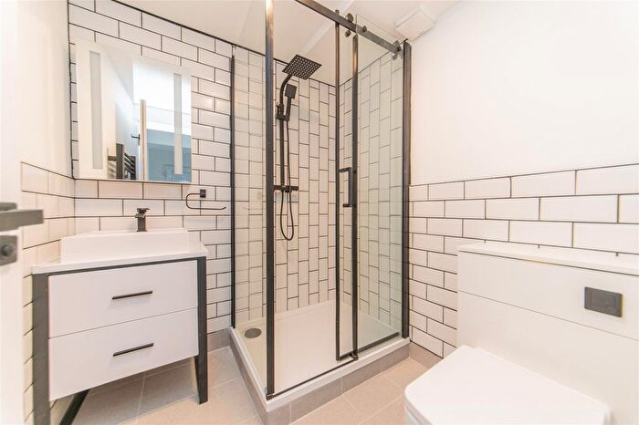 Studio To Rent In Dollis Road, London, N3