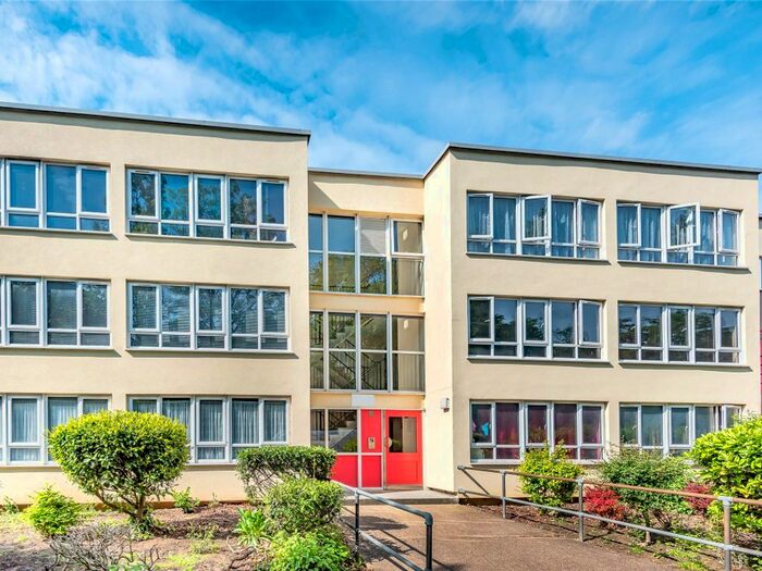 1 Bedroom Flat To Rent In Cheshire Close, Mitcham, Surrey, CR4