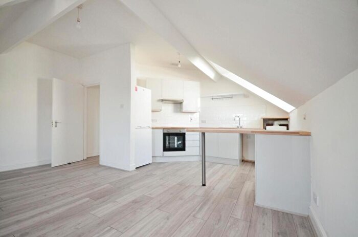 2 Bedroom Flat To Rent In Brigstock Road, Thornton Heath, Croydon, CR7