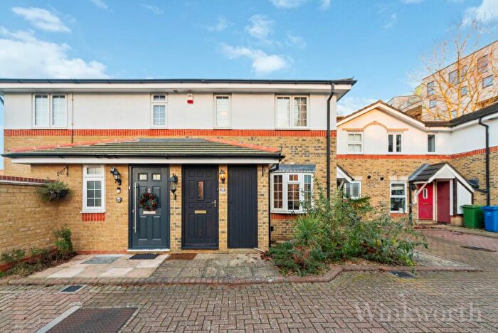 3 Bedroom House To Rent In Culloden Close, London, SE16