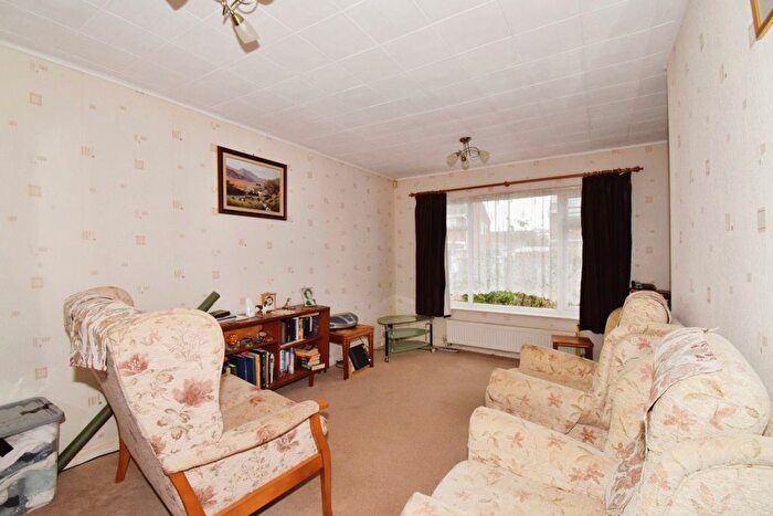 2 Bedroom Bungalow For Sale In St. Ives Road, Wigston, Leicestershire, LE18