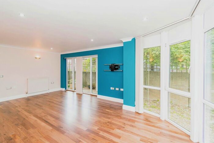 2 Bedroom Apartment For Sale In Winchester Road, Southampton, SO16