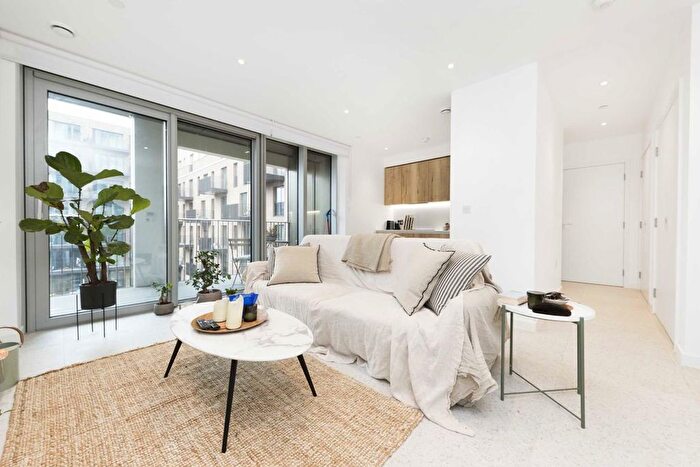 1 Bedroom Flat To Rent In Tapestry Way, Whitechapel, E1