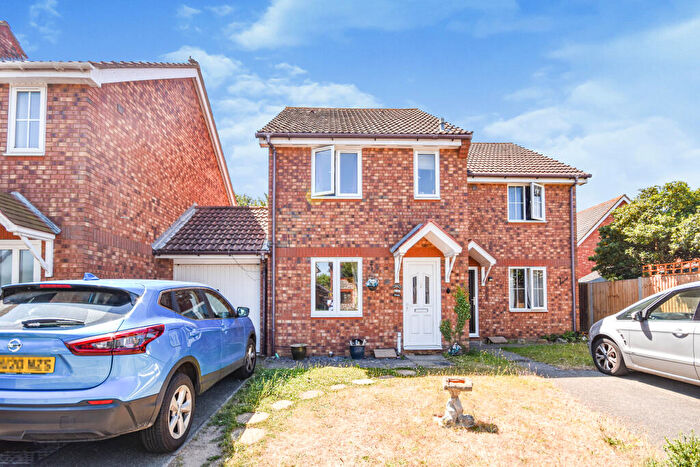 3 Bedroom Semi-Detached House To Rent In Bugsby Way, Grange Farm, Kesgrave, Ipswich, IP5