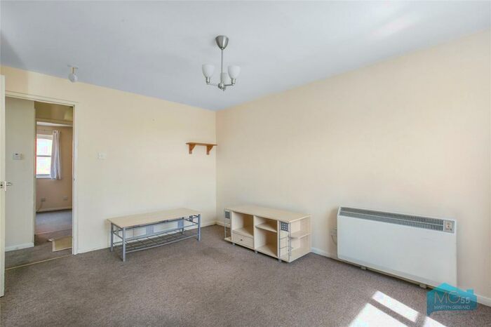 1 Bedroom Apartment To Rent In Brendon Grove, London, N2