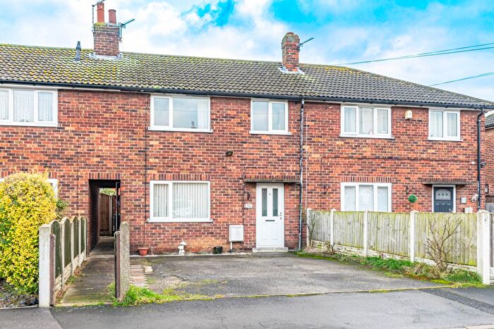 3 Bedroom Semi-Detached House For Sale In Manor Garth, Kellington, North Yorkshire, DN14