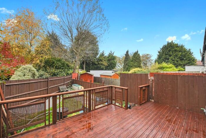 3 Bedroom End Of Terrace House For Sale In Lewis Avenue, London, E17