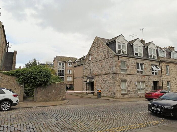 2 Bedroom Flat To Rent In Charlotte Street, City Centre, Aberdeen, AB25