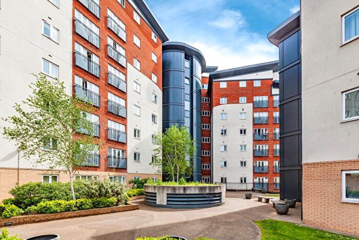 2 Bedroom Apartment For Sale In Aspects Court, Slough, SL1
