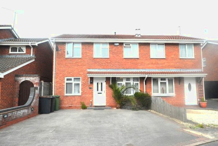 4 Bedroom Semi-Detached House To Rent In Cambridge Drive, Nuneaton, Warwickshire, CV10