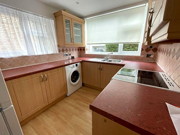 2 Bedroom Flat To Rent In Thornton Road, Potters Bar, Hertfordshire, EN6