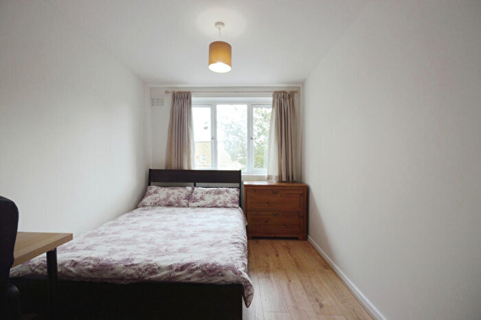 5 Bedroom Maisonette To Rent In O'Leary Square, London, E1