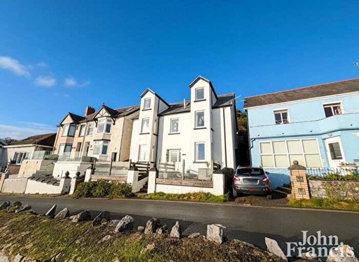 2 Bedroom Flat For Sale In Amroth, Narberth, Pembrokeshire, SA67