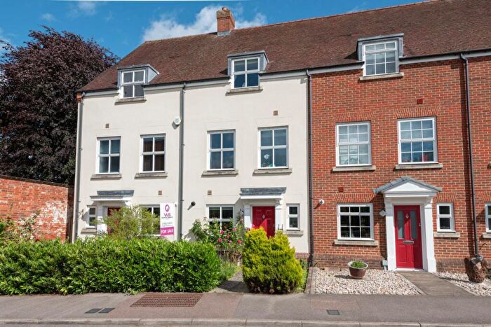 4 Bedroom Town House For Sale In Kitchen Garden Court, Hitchin, SG5