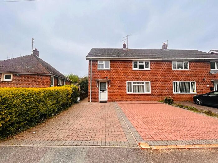 4 Bedroom Semi-Detached House To Rent In Deacon Way, Banbury, OX16