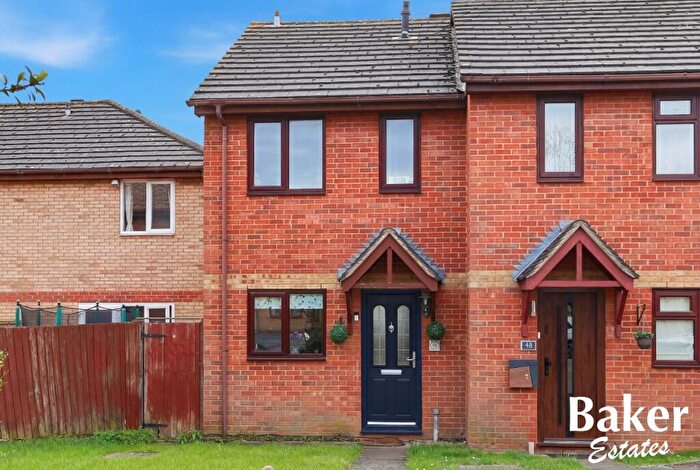 2 Bedroom End Of Terrace House For Sale In Hazelwood Park Close, Chigwell, Essex, IG7