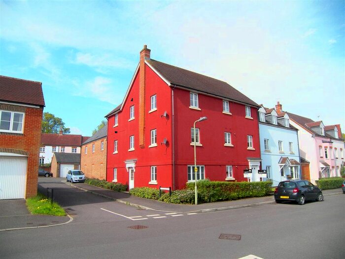 2 Bedroom Flat To Rent In Barentin Way, Petersfield, GU31