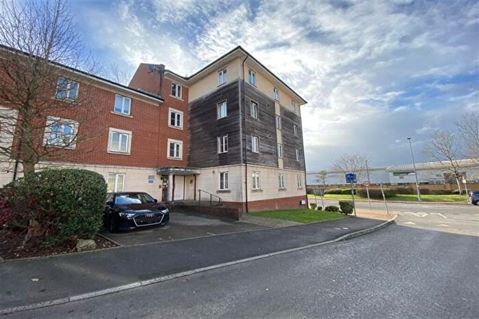 2 Bedroom Flat To Rent In Bedroom Property In Ffordd James Mcghan, Grangetown, Cardiff, CF11