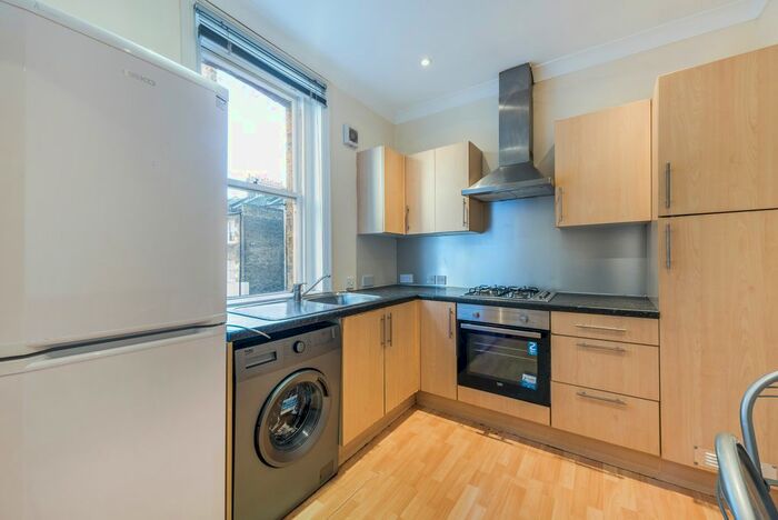 3 Bedroom Flat To Rent In Rushcroft Road, London, SW2