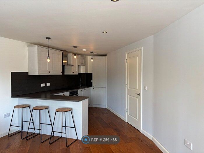 1 Bedroom Flat To Rent In Bassett House, London, SW19