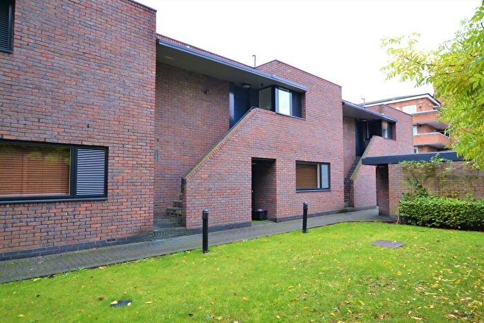 1 Bedroom Flat To Rent In Callington Mews, Twickenham, TW2