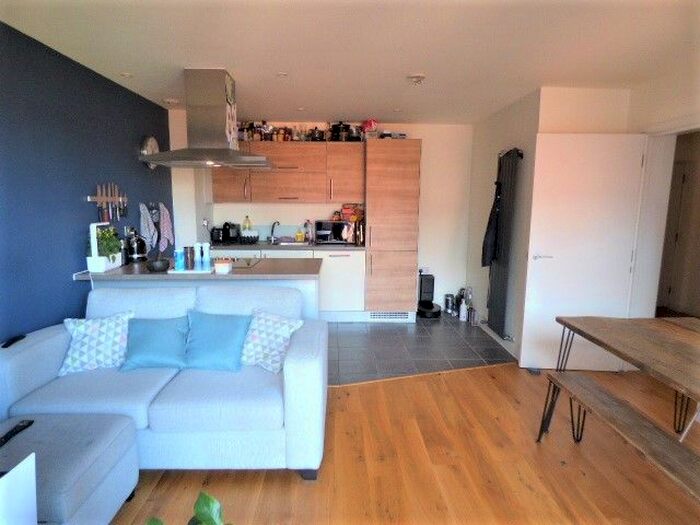 2 Bedroom Flat To Rent In Windsor Court, Mostyn Grove, London, E3