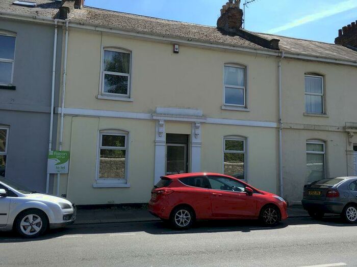 2 Bedroom Flat To Rent In St Levan Road - Large Two Bedroom Flat Opposite Devonport Dockyard Gates, PL2