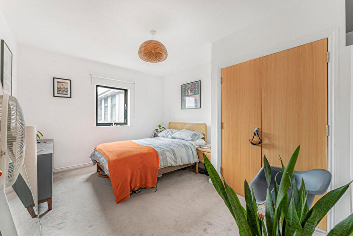 1 Bedroom Apartment For Sale In Woodmill Road, London, E5